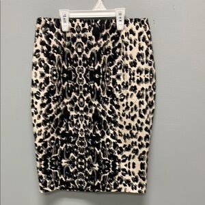 EUC Massimo Stretch Size 4 Leopard Print  Pencil Skirt with Pockets